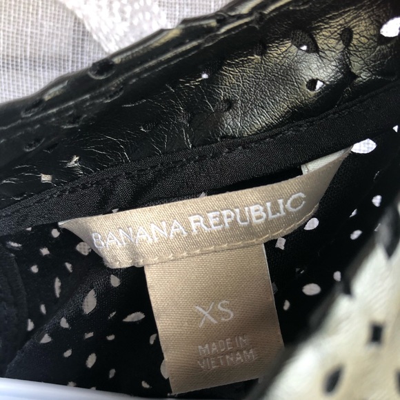 Banana Republic• Faux Leather Eyelet Black - Picture 5 of 7